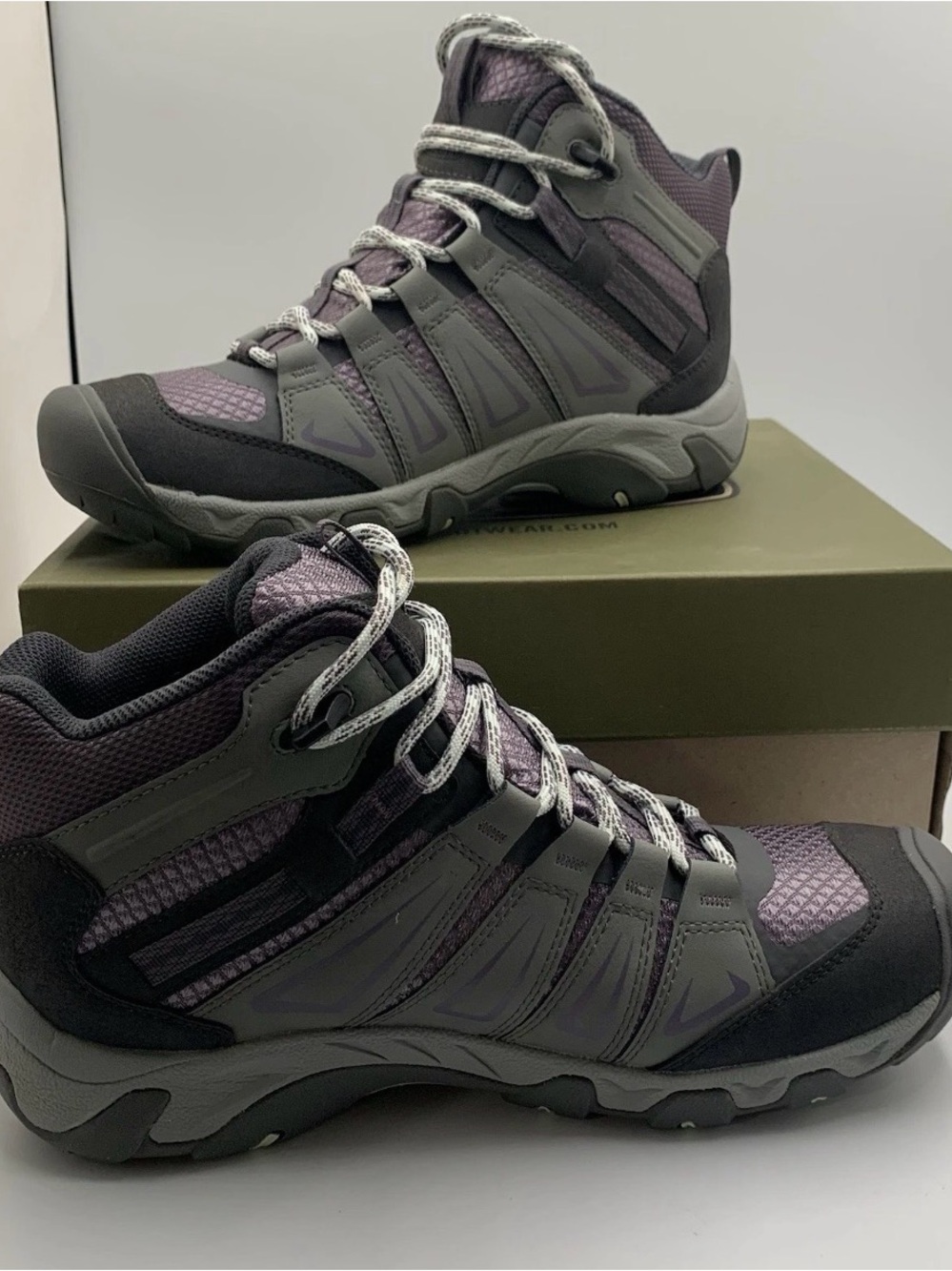 Keen Womens Oakridge Mid WP Gray/Shark Colorway Hiking Boots Size 10 NEW w/Box